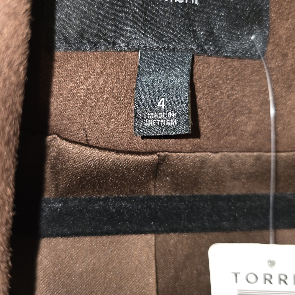 Chic Women's Brown Leather Jacket - Picture 10 of 11